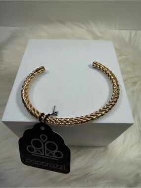 🩷5/$10🩷 paparazzi Gold Braided Rope Cuff Bracelet